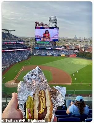 Read more about the article Phillies Hot Dog Fight Gets on a Roll