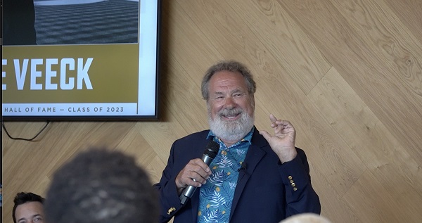 Read more about the article Mike Veeck AAPB Hall of Fame Induction Speech